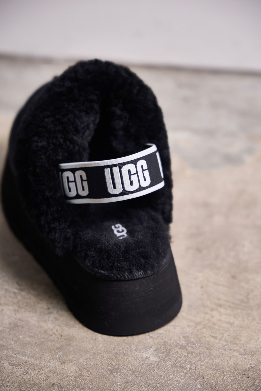 UGG｜アグ】大人気の厚底シューズを使ったスタイリングとサイズ感をご
