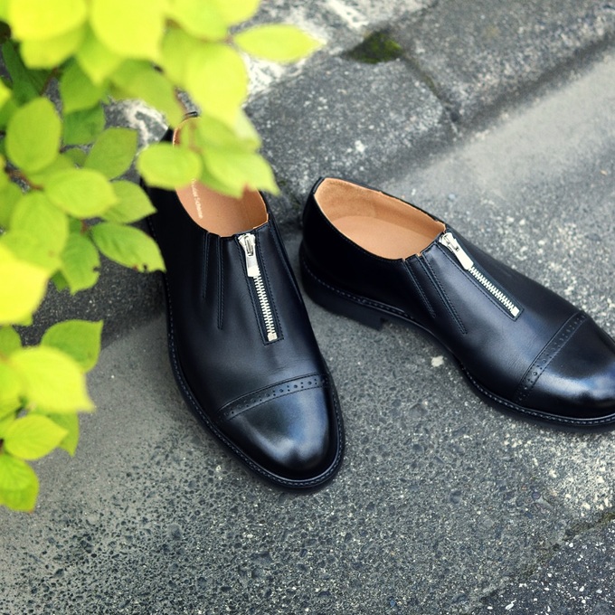 Hender Scheme(エンダースキーマ)】足元を上品に演出できるレザー