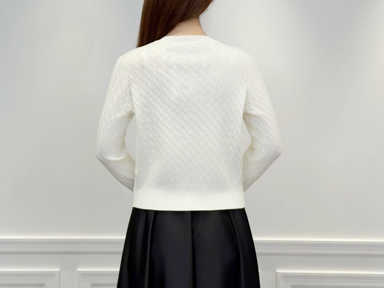 新作入荷情報〈パールボタンケーブルニットカーディガン〉 | m-i-d