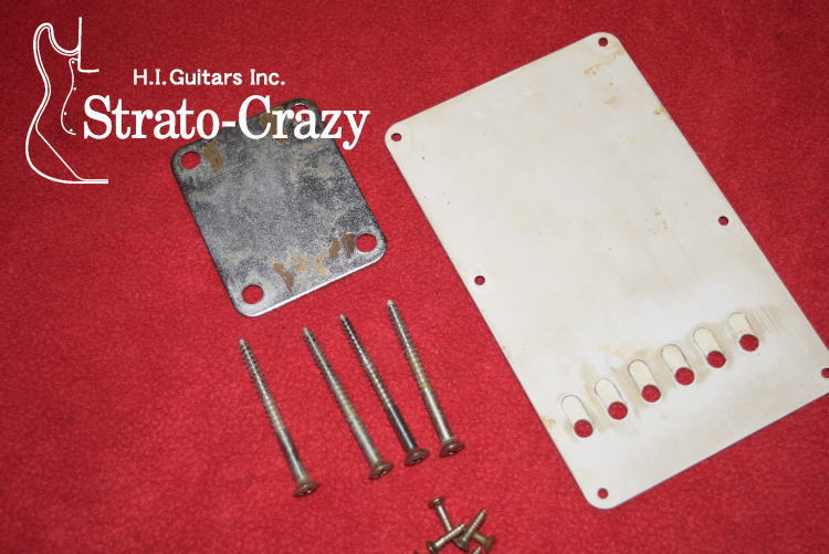ネック・プレート｜ストラトキャスター用のパーツ｜ストラト・クレイジー