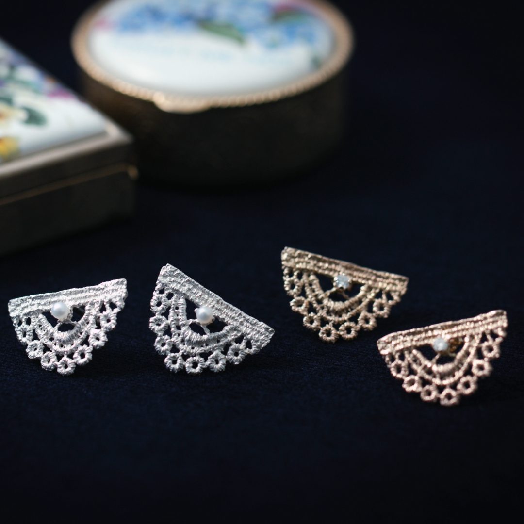 ichinose naomi/ヴィンテージレースモチーフのピアス half moon