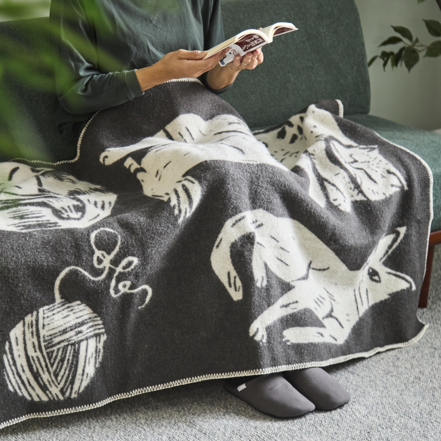 LAPUAN KANKURIT/KISSANPÄIVÄT ウールブランケット 90×130cm -愛らしい