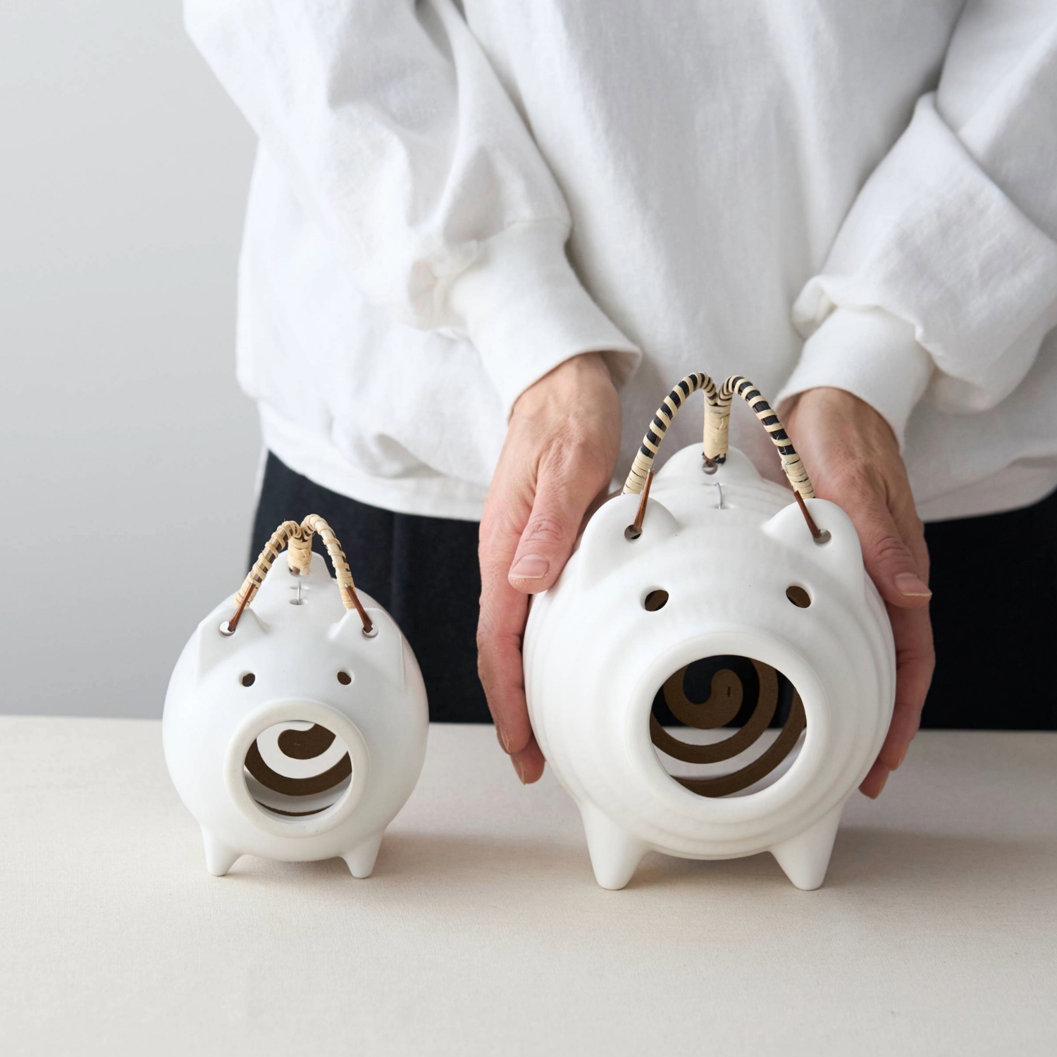 かもしか道具店/蚊やりブタ -豚のビジュアルが愛らしい、屋外でも気軽