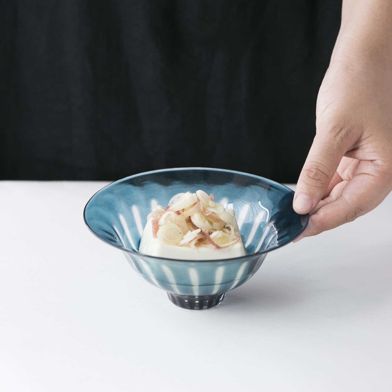 ヒロイグラススタジオ/ren 中鉢 イエロー -盛り付け上手に見える