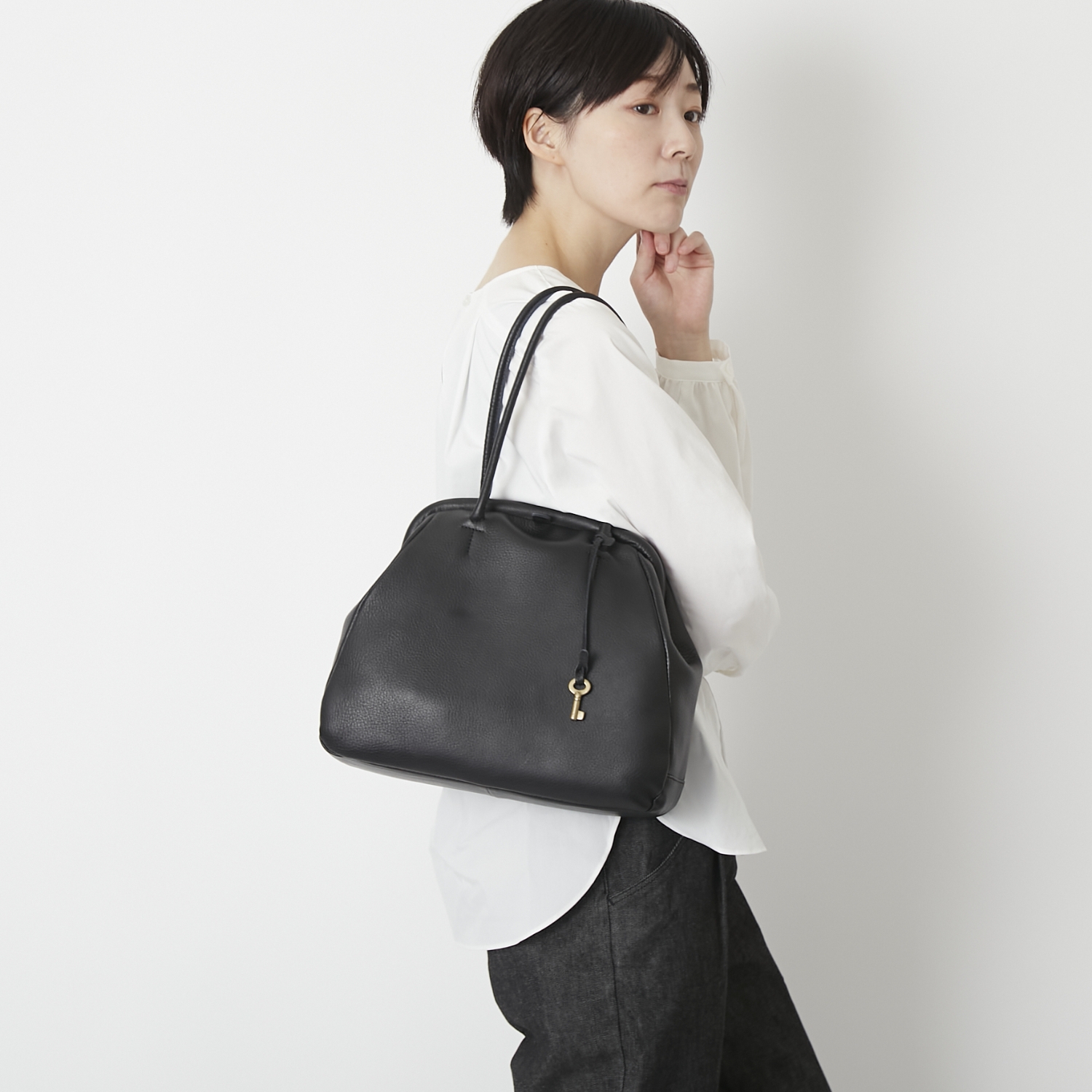 mononogu/リップボストン -口金がクラシックな、肩がけできるレザー