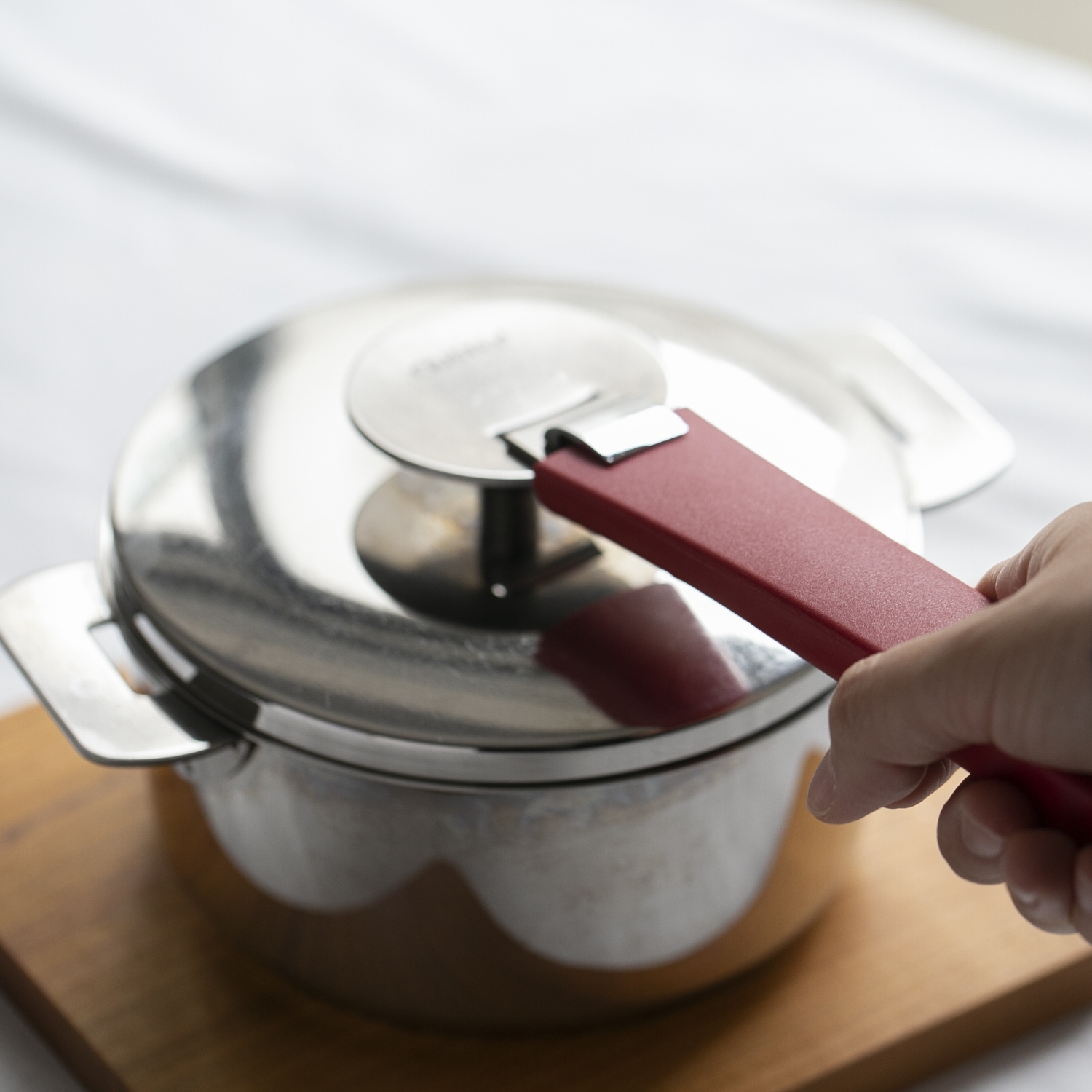 CRISTEL/グラフィット 深鍋 20cm -収納性抜群！ハンドル着脱式の