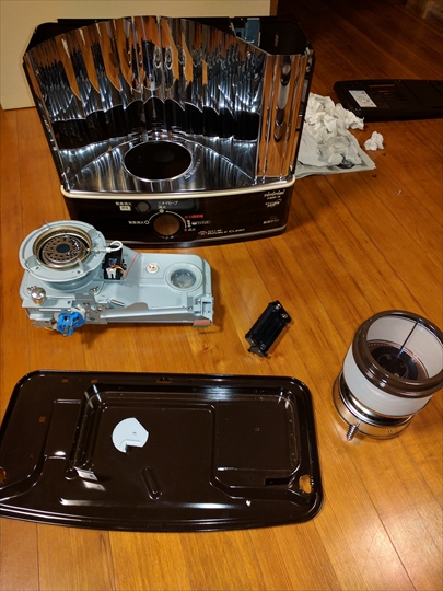 トヨトミの石油ストーブ RC-W320 を分解掃除するはめになった