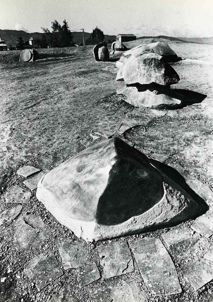 フィニッシュ会場石彫公園の石彫作品ご紹介 - スワコエイトピークス