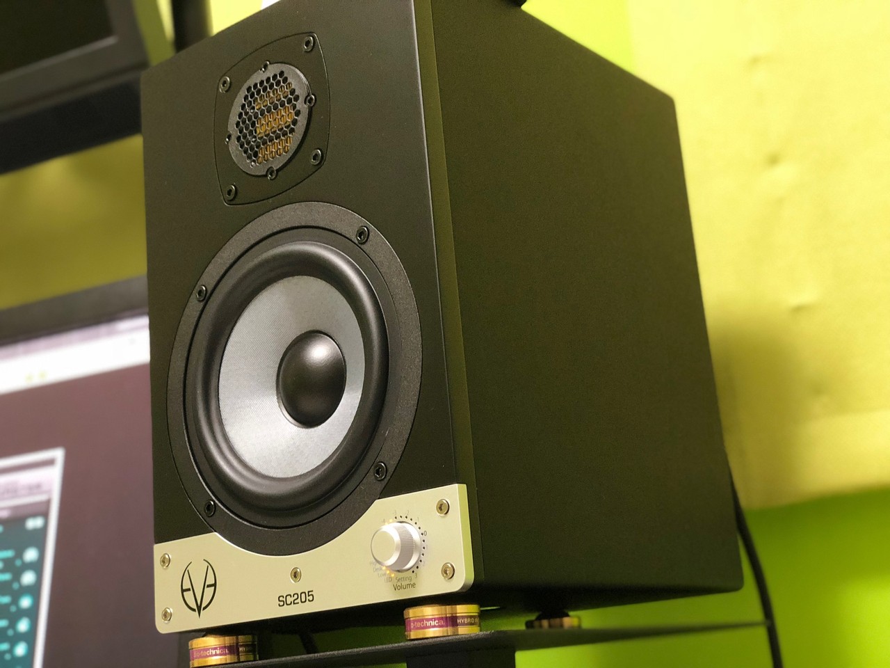 EVE AUDIO SC205 スタジオモニタースピーカー 8年間使用したモニター