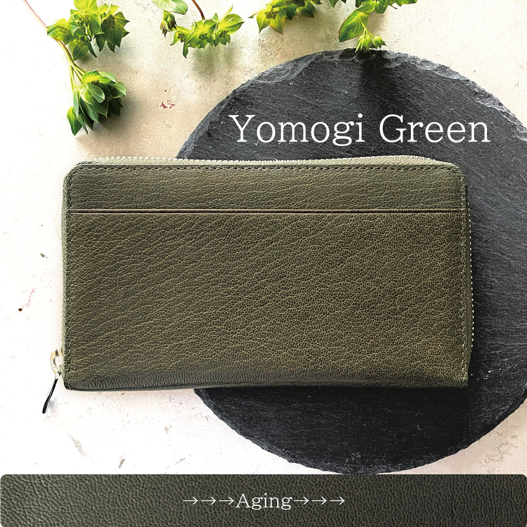 カード最大20枚】を膨らまずに収納可能。「美しく並ぶ」整うミニ長財布